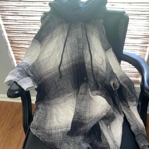 American Eagle flannel hoodie, black and white size L, worn maybe 3 times!